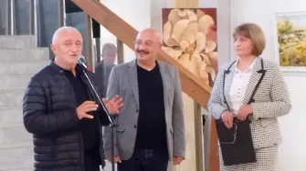Дружеството на плевенските художници гостува с изложба в с. Орешак