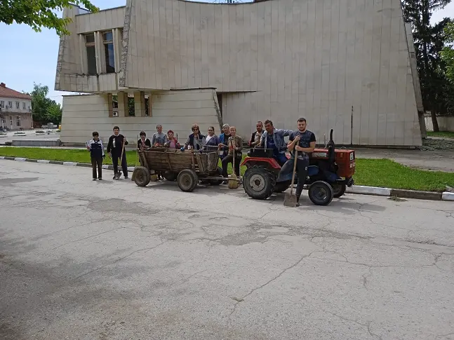 Доброволческа инициатива по повод Деня на Земята в село Малчика