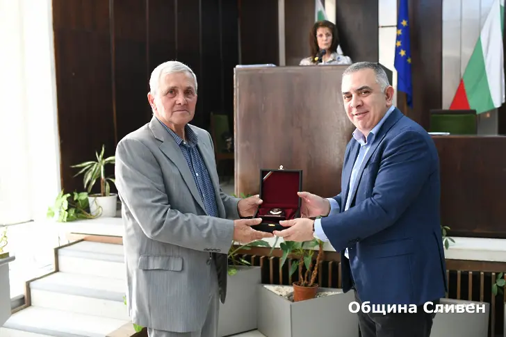 Президентът на БФЛА: Сливенската общественост заслужава да има съоръжения за лека атлетика