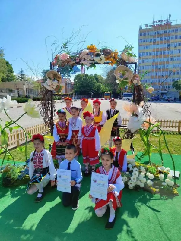 Три златни медала от ХVІІІ Регионален детско-юношески конкурс "Фолклорни приумици" в Червен бряг за талантите от град Левски