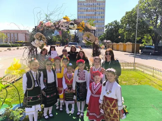 Три златни медала от ХVІІІ Регионален детско-юношески конкурс "Фолклорни приумици" в Червен бряг за талантите от град Левски