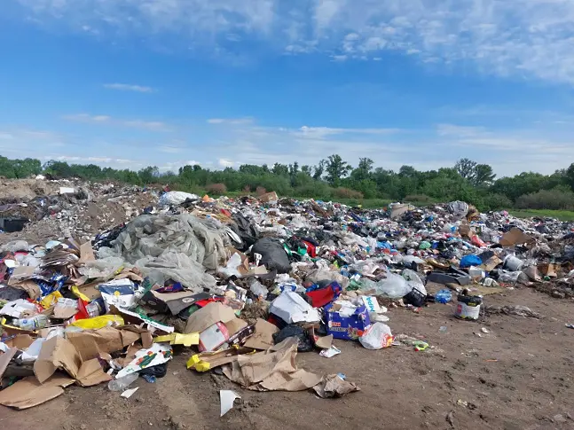 Почистиха 85 тона отпадъци от нерагламентирано сметище край река Въча 