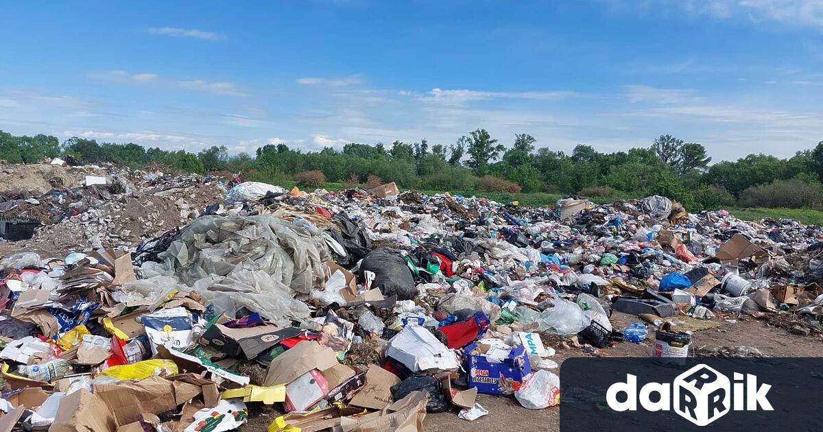 Около 85 тона боклук са извозени от нерегламентирано сметище край