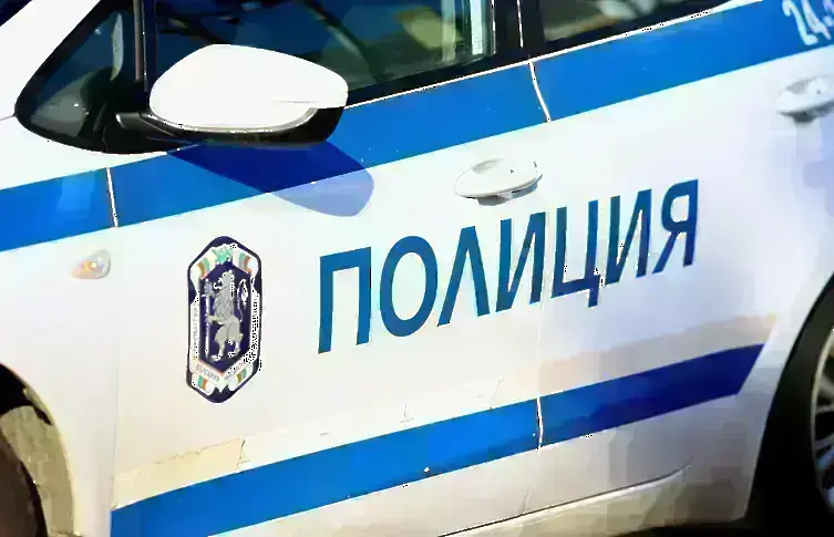 Патрулка в Пловдив не спря на стоп и се удари в лек автомобил