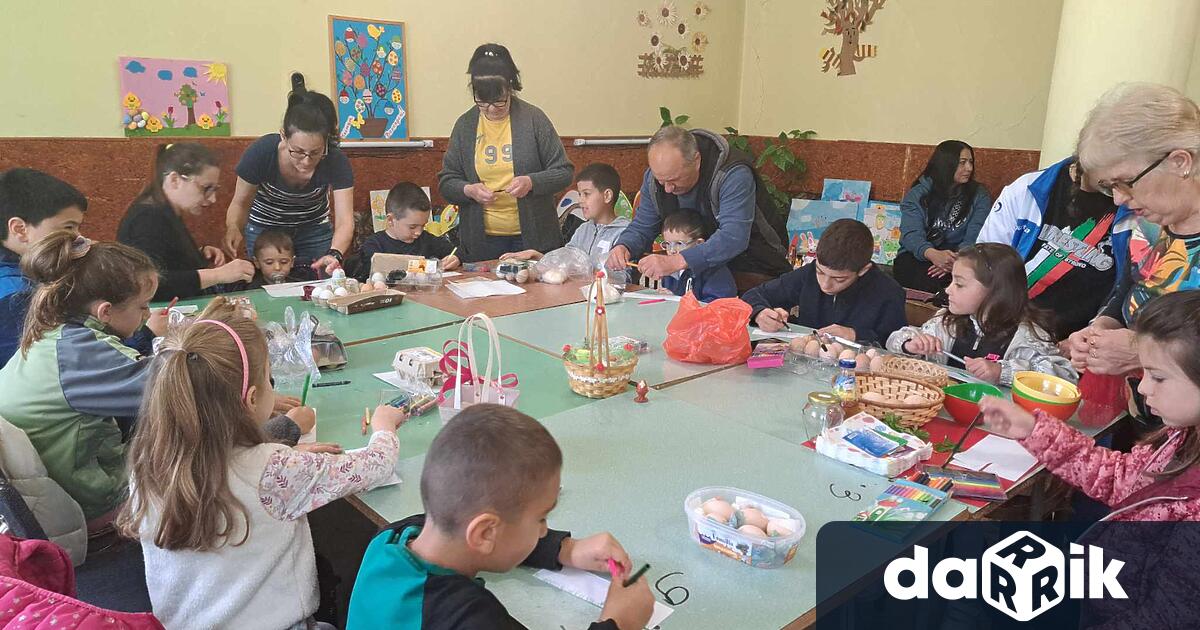 На Велики Четвъртък и децата от с Коиловци спазиха традицията