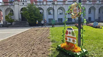 Детски великденски проекти красят центъра на Плевен/СНИМКИ/