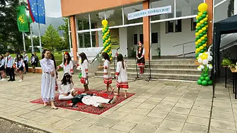 Средно училище “Никола Войводов” отбеляза патронния си празник