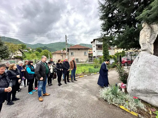 Почетоха паметта на загиналите при наводнението на 1 май в Згориград