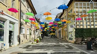 Новата празнична визия на улица “Търговска” във Враца