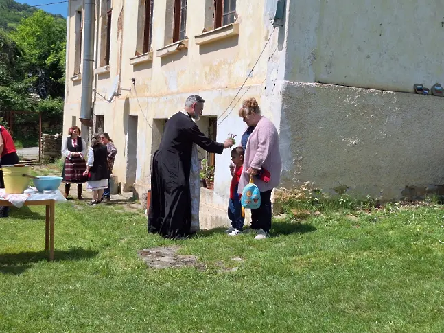 В село Стефаново с обща трапеза отбелязаха Великден