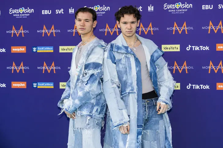 Шоуто започва: Участниците на Евровизия позират в Малмьо с най-екстравагантните тоалети на сезона