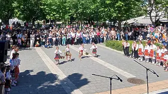 Концерт „Празнична цветна китка” се състоя в центъра на Плевен