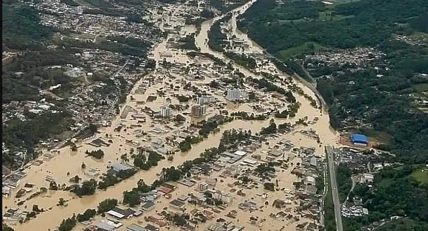 Най-малко 29 загинали и 60 изчезнали след критичните наводнения в Бразилия (видео)