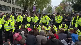 Десетки арестувани в Лондон заради прехвърляне на мигранти