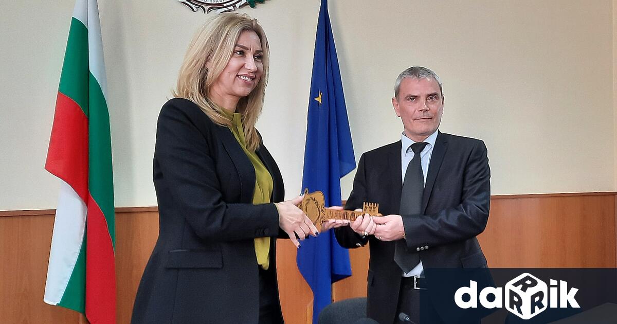 Днес официално досегашният областен управител на област Добрич Йорданка Костадинова