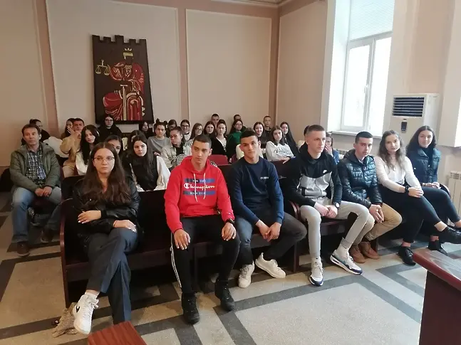 Окръжен съд – Враца организира за ученици от две врачански училища симулативни съдебни процеси по Образователната програма на ВСС