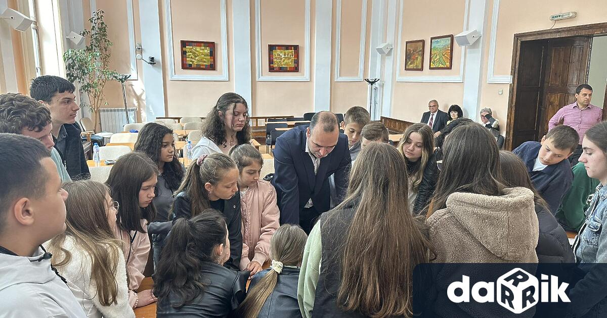 Ученици от ОУ Проф Марин Дринов вземаха решения за бъдещето