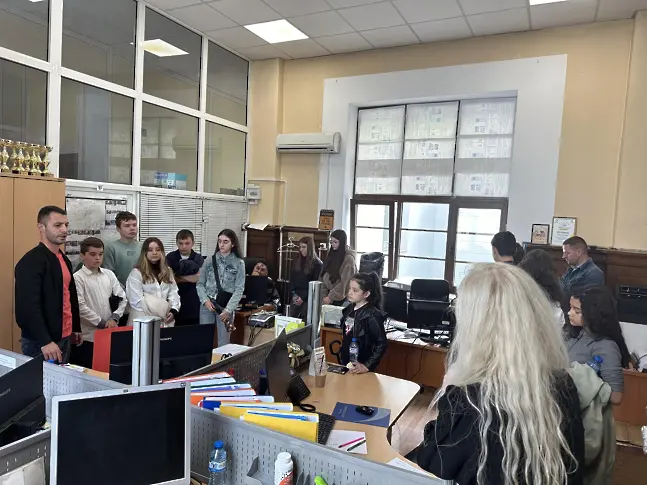 Ученици от ОУ „Проф. Марин Дринов“ вземаха решения за бъдещето на Кюстендил рамо до рамо с кмета инж. Огнян Атанасов