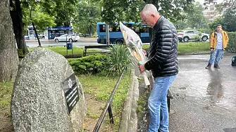 Чавдар Божурски поднесе цветя пред паметника на героите, дали живота си за победата във Втората световна война