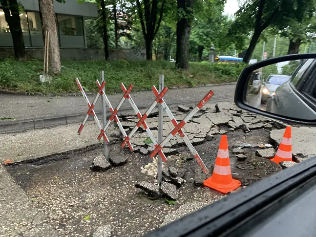 Кметът на Плевен: Всички екипи и служби са ангажирани с отстраняване на щетите след градушката над Плевен