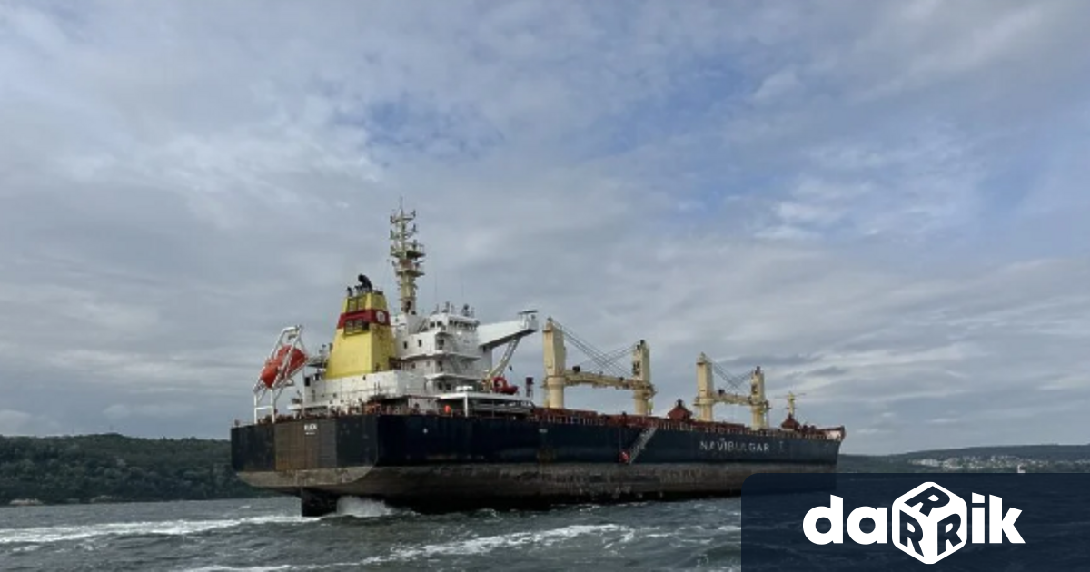 Корабът Руен който беше отвлечен от сомалийски пирати край бреговете