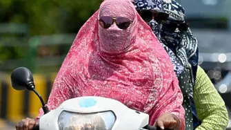 Индийците гласуват в горещините при температури над 40 градуса