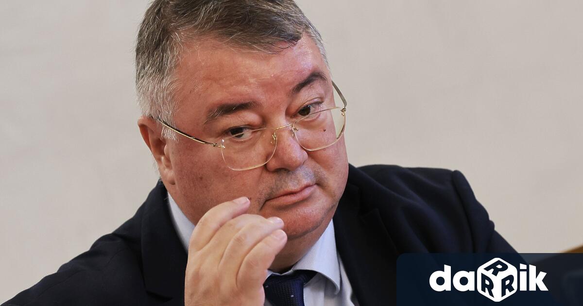 Служебният министър на труда и социалната политика Ивайло Иванов ще