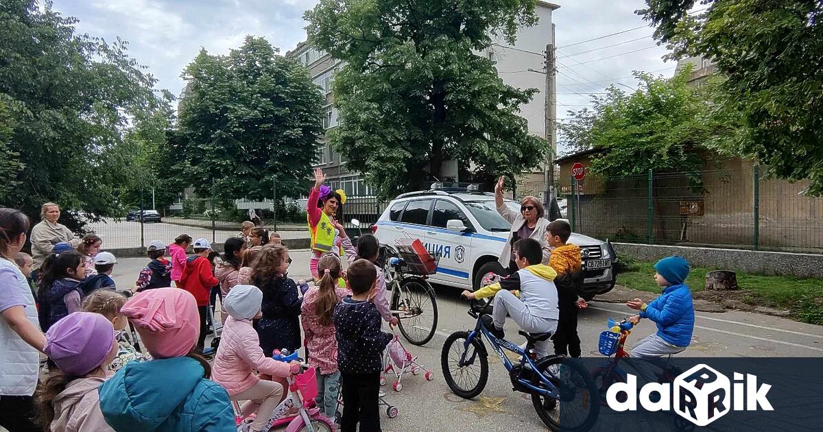 С урок по пътна безопасност в Детска градина Радост“ продължават