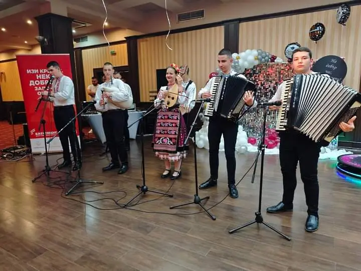 Звезден бал за абитуриенти в нужда се проведе снощи в Плевен