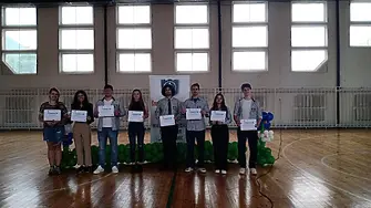 Наградиха ученици  от Математическата гимназия във Враца за постигнати  високи резултати 