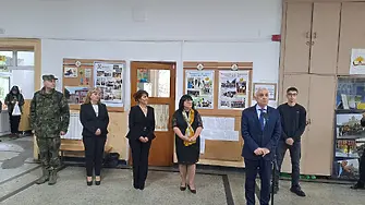 Военният министър гостува в пазарджишката гимназия „Иван С. Аксаков“