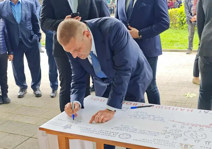 От Плевен започна проект за най-дълго послание за мир на планетата