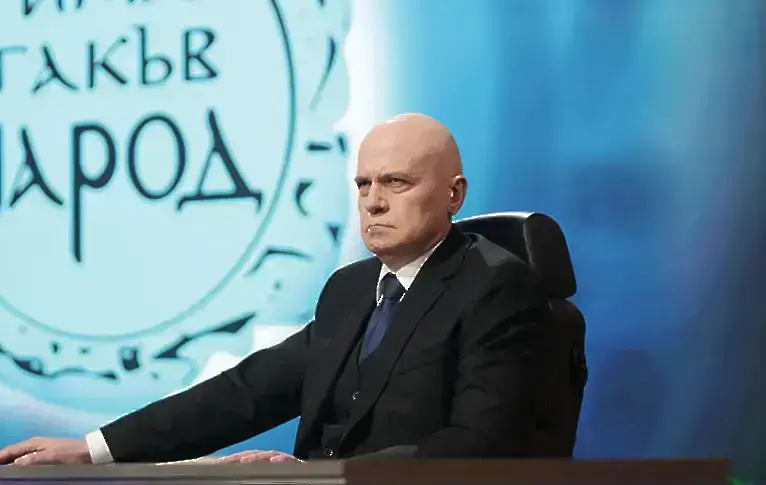 Слави Трифонов пристига за среща с пловдивчани