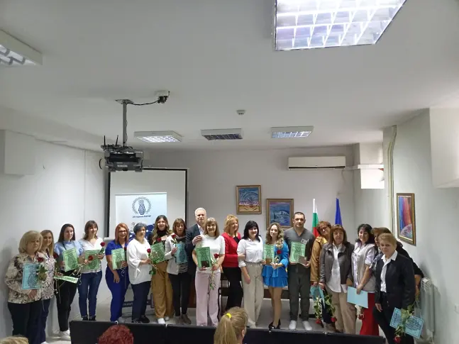 Наградиха професионалисти по здравни грижи  от МБАЛ „Д-р Иван Селимински“