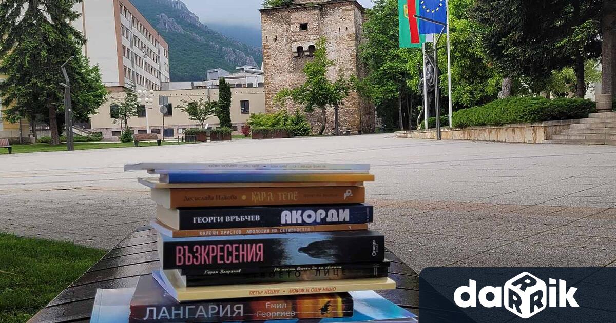 Първите книгодари във Враца вече са на пост и търсят