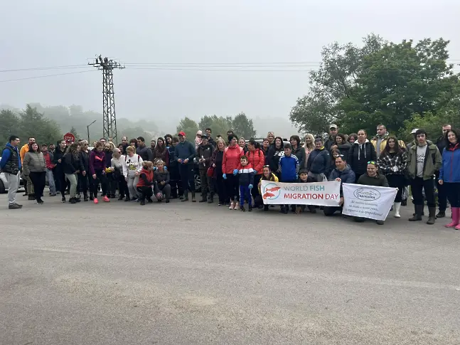 Сдружение „Балканка” и Община Кюстендил почистваха река Драговищица в близост до митнически пункт Олтоманци.