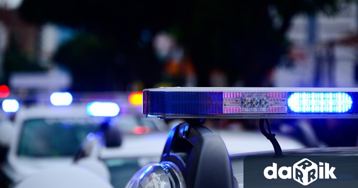 Полицейска проверка на пътя във врачанско откри двама да шофират