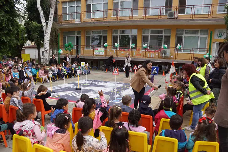 Инициатива „Един ден без автомобили на ДГ” се проведе в Детска градина „Слънце” в Левски