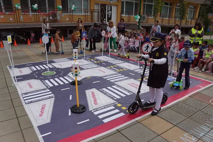 Инициатива „Един ден без автомобили на ДГ” се проведе в Детска градина „Слънце” в Левски