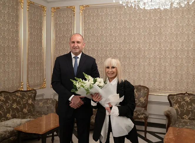Президентът удостои с Почетен знак Лили Иванова