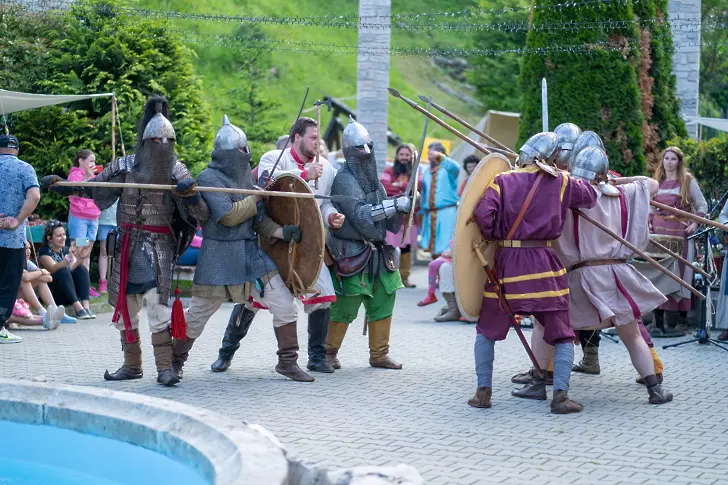 Исторически възстановки, гости от България и Румъния във фестивала на средновековните традиции"Калето - Мездра" 