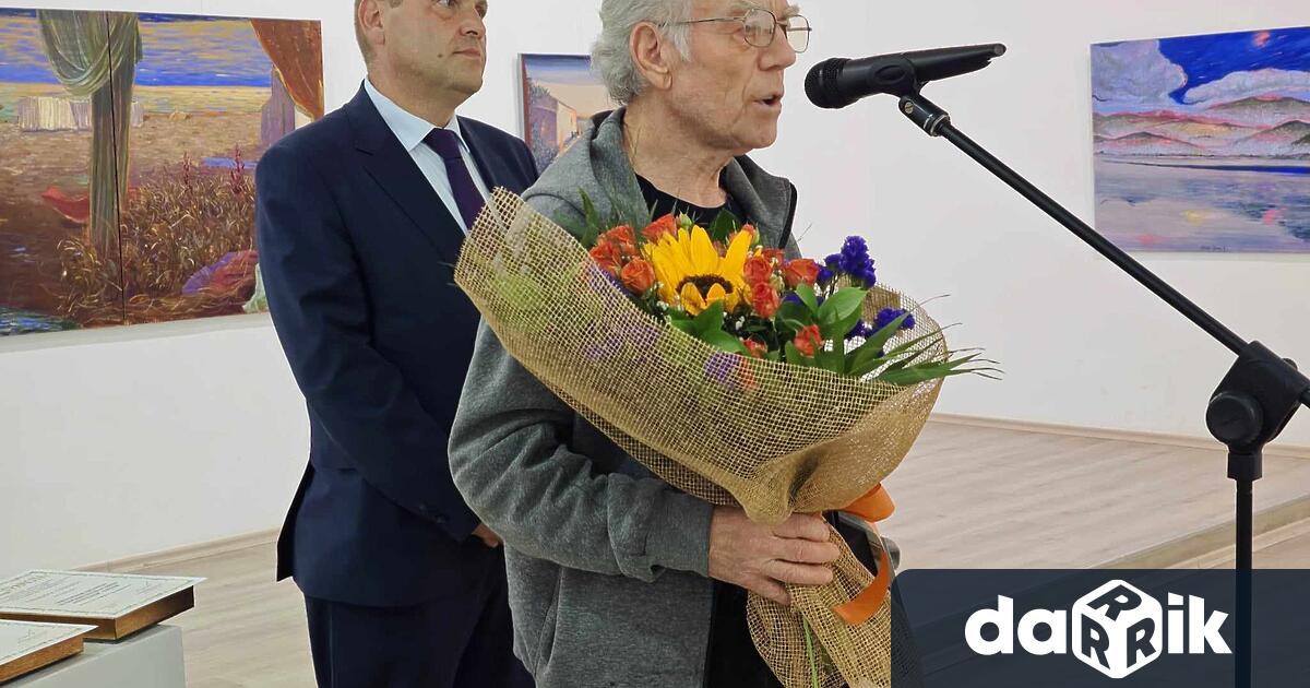 В празничния 24-ти май, кметът на Община Плевен д-р Валентин