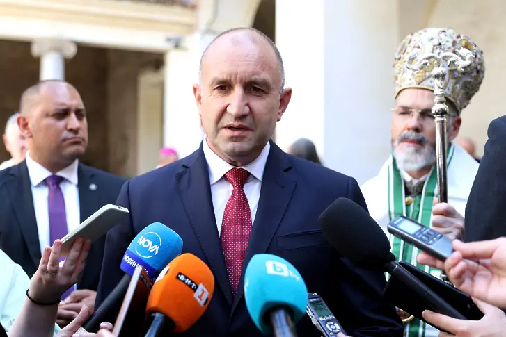 Румен Радев е отклонил среща с президента на Северна Македония в Рим