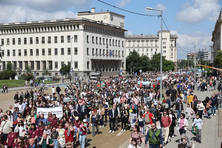 Празничното шествие в София по повод 24 май (снимки)