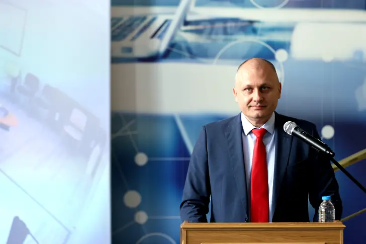 Електронният министър увери, че няма да има технически проблеми с машините на изборите