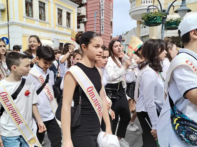 Бургас чества с грандиозно шествие 24 май 