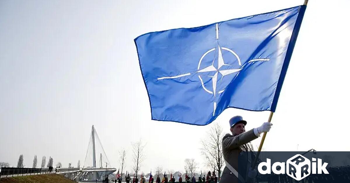 Близо 400 парламентаристи от 32 те държави членки на НАТО