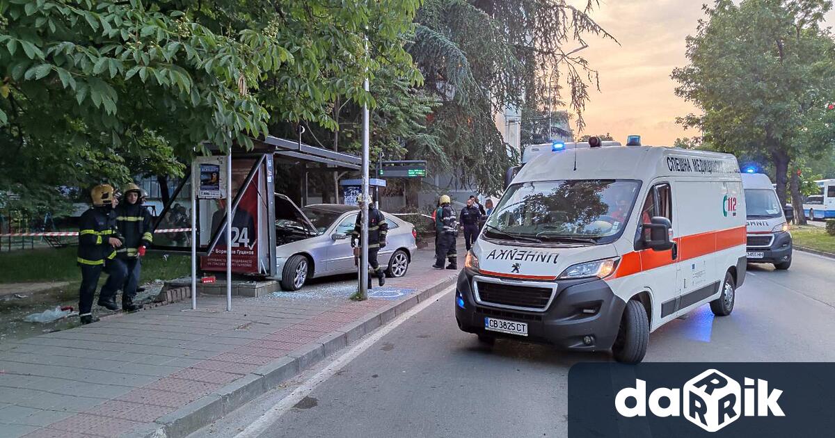 20 годишен шофьор блъсна четирима на автобусна спирка във Варна