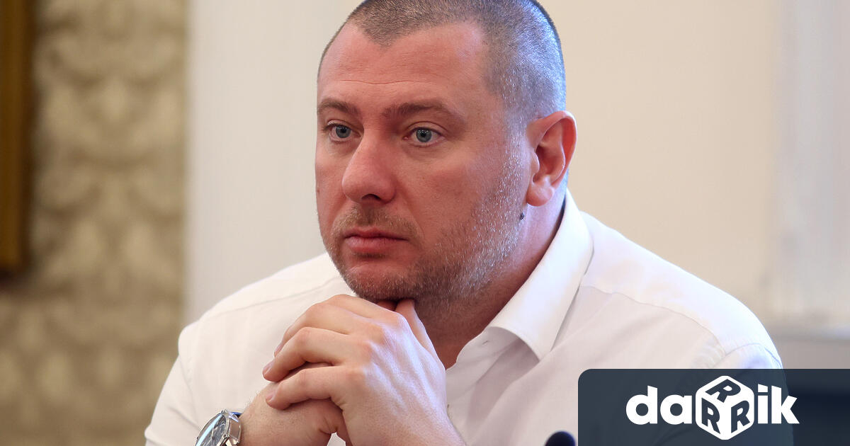 Около 2000 души са наети за да се занимават с