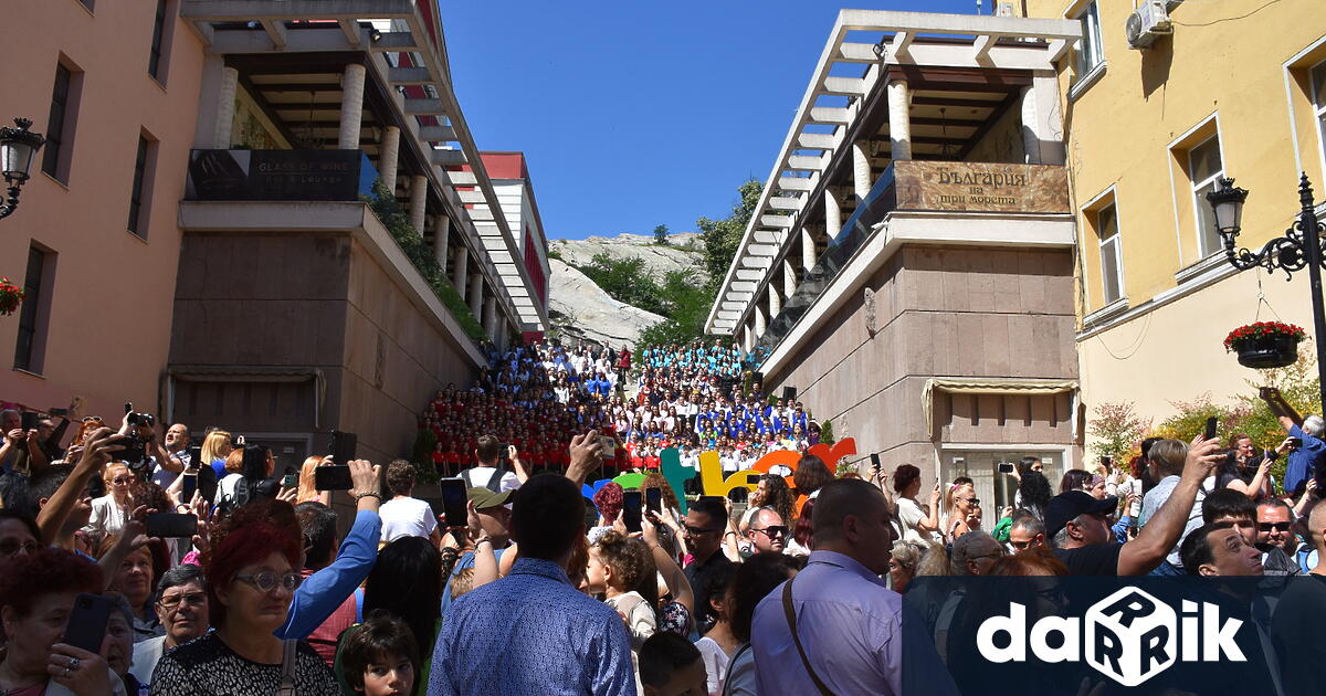 С многолюдно шествие Пловдив отбеляза 24 ти май 24 май е най светлият
